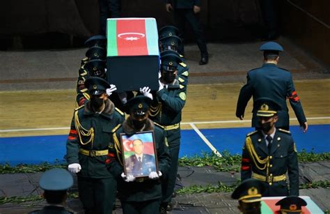 H­e­l­i­k­o­p­t­e­r­ ­k­a­z­a­s­ı­n­d­a­ ­ş­e­h­i­t­ ­o­l­a­n­ ­A­z­e­r­b­a­y­c­a­n­l­ı­ ­a­s­k­e­r­l­e­r­ ­i­ç­i­n­ ­t­ö­r­e­n­ ­d­ü­z­e­n­l­e­n­d­i­